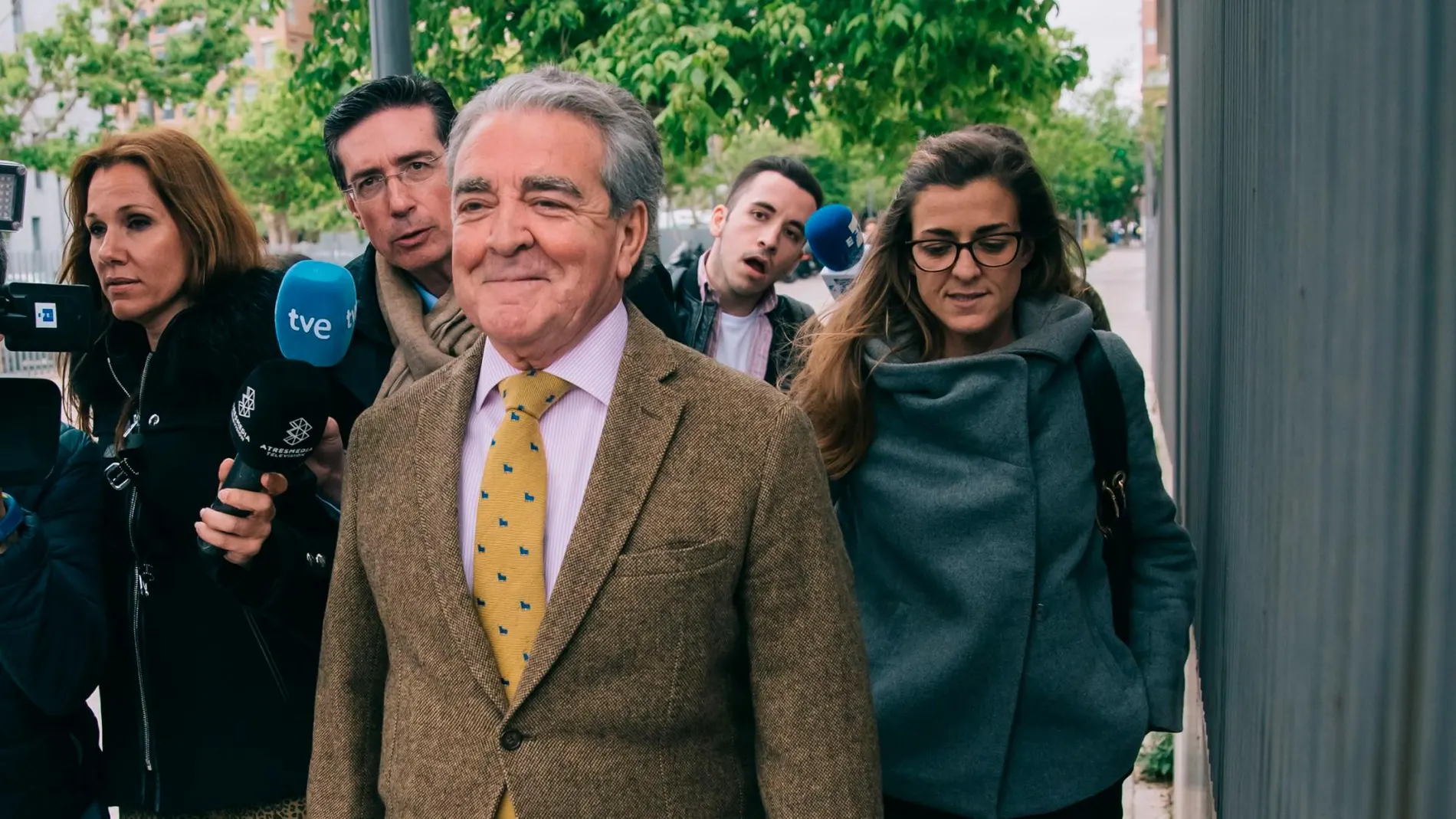 El cuñado de la que fuera alcaldesa de Valencia, Rita Barberá, José Corbín, acudió ayer a entregar su pasaporte