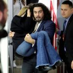Caso Neymar: el abogado de la modelo renuncia y ésta le acusa de robar la prueba clave