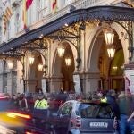 El Liceo continúa inmerso en un clima de incerti-dumbre, cerrado por culpa del ERE temporal