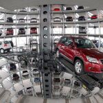 Fotografía fechada el 30 de noviembre de 2007 de un vehículo Volkswagen Tiguan en la fábrica de la compañía en Wolfsburgo (Alemania). EFE/Jochen Luebke