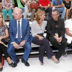 Mayrén Beneyto, Máximo Buch, Paula Sánchez de León, Álex Villar y Rita Barberáestuvieron presentes ayer la pasarela valenciana