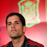 Robert Moreno, durante la conferencia de prensa previa al partido contra Suecia en el Bernabéu