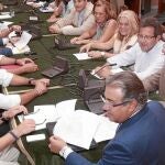 La Junta redujo en Sevilla de 21 a 4 el número agentes locales de promoción y empleo (ALPE), motivo por el cual el equipo de Zoido ha creado por 59.200 euros una plataforma «on-line» de apoyo al emprendedor, que se alojará en la web del Ayuntamiento.