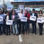 La presidenta del PP se reunió con dirigentes de su partido en la localidad de Vinaroz, donde protagonizó una reivindicación en el punto de paso de la AP7. LA RAZÓN