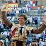 El Juli, en su última salida a hombros, en Burgos