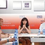 Julio Villarrubia y Óscar López volvieron a encontrarse en el Plenario del PSOE tras las últimas desavenencias entre ambos dirigentes