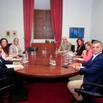 En el encuentro, celebrado en el Parlamento, participaron por el PP-A, además de Loles López, Elías Bendodo y Toni Martín; por Cs, además de Hormigo, asistieron Elena Sumariva; Raúl Fernández y Javier Pareja