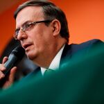 El canciller mexicano Marcelo Ebrard en la rueda de prensa en la Embajada de México en Washington/Efe