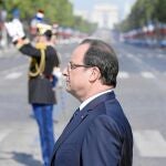 Hollande saca pecho en la Fiesta Nacional francesa
