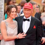 Niki Lauda junto a su esposa Birgit Wetzinger