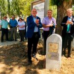 El presidente de la Diputación, Jesús Julio Carnero, junto al alcalde Santiago Baeza y Estanislao de la Quedra-Salcedo en el área de descanso