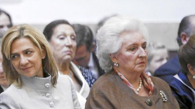 Doña Pilar y la Infanta Cristina durante la misa por Don Juan