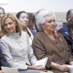 Doña Pilar y la Infanta Cristina durante la misa por Don Juan