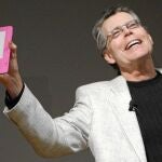 Otros tiempos. Stephen King, durante la presentación del Kindle 2 de Amazon, el 9 de febrero de 2009. Ahora, parece haber cambiado de opinión