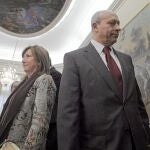 El ministro Wert, junto a la secretaria general de Enseñanza de Cataluña, María Jesús Mier