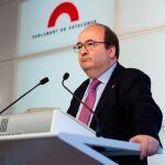 Miquel Iceta, en el Parlament de Cataluña tras ser vetado como senador autonómico / Ep