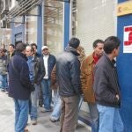 La crisis deja sin empleo a más de 23.000 trabajadores foráneos