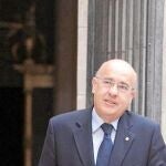 El conseller Boi Ruiz, ayer, en la entrada al Consell Executiu