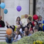 El Papa, con las familias en la Plaza de San Pedro
