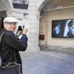 El fotógrafo Doug Menuez, ayer, en el patio de entrada de La Virreina