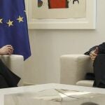 El presidente del Gobierno, Mariano Rajoy, junto al lehendakari, Iñigo Urkullu