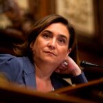 Ada Colau, durante el pleno del Ayuntamiento de Barcelona de este miércoles. EFE / Quique García