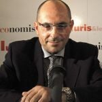 «Conviene saber cómo se dispara un revólver»