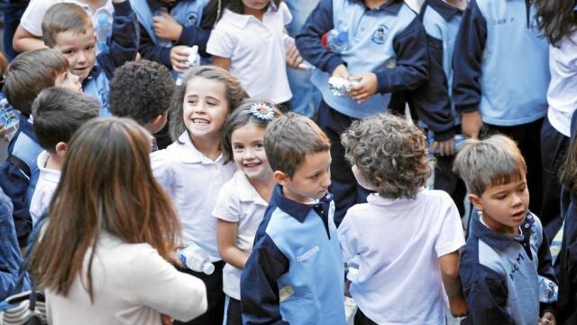 Alumnos abulenses de uno de los centros escolares concertados de la Comunidad
