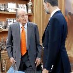 Don Juan Carlos y Don Felipe se reunieron ayer con Rajoy y Margallo en Zarzuela para preparar la Cumbre de Panamá