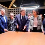 La ministra de Industria, Reyes Maroto, inauguró ayer la feria internacional del azulejo Cevisama junto al presidente de la Generalitat valenciana, Ximo Puig, y otras autoridades