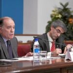 Tomás Villanueva junto al periodista José Ignacio Foces en una jornada económica celebrada en Valladolid