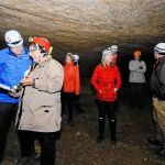 Los consejeros Antonio Silván y Alicia García visitan la Cueva Palomera en el Monumento Natural Ojo Guareña de Burgos