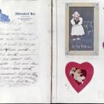 Los cinco álbumes abordan los primeros 18 años de la vida de Ernest Hemingway. Junto con numerosas fotografías familiares, se pueden encontrar algunos de los primeros manuscritos del futuro escritor, así como algunos de los dibujos y collages de sus años infantiles.