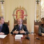 El consejero Antonio Silván, junto a los alcaldes de Valladolid y Zaratán, Javier León de la Riva y Susana Suárez