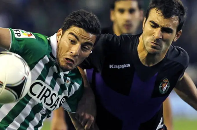 El Deportivo arriesga en exceso y el Betis se lleva el partido (2-3) El Deportivo arriesga en exceso y el Betis se lleva el partido (2-3)