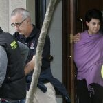 Imagen de la pareja tras el resistro de la casa de Rosario Porto