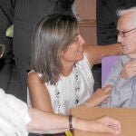 La consejera de Familia e Igualdad de Oportunidades, Milagros Marcos, visita un centro de atención de Burgos