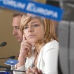La vicesecretaria general del PSOE, Elena Valenciano, durante un acto ayer en Madrid. Dijo poner la mano en el fuego tanto por Álvarez como por Griñán