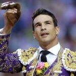 Manzanares pasea uno de los trofeos logrados en Valladolid