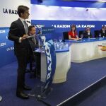 "El Juli", durante su intervención, junto a Alfonso Ussía, Gloria Lomana, Javier González Ferrari y Francisco Marhuenda.