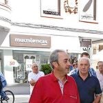 El secretario provincial del PSOE leonés, Tino Rodríguez (d), con Óscar López