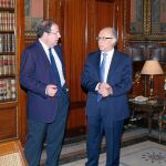 El presidente Herrera charla con el ministro Montoro, en presencia de los consejeros De Santiago-Juárez y Del Olmo