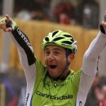 El ciclista italiano del equipo Cannondale, Daniele Ratto, se proclama vencedor de la décimo cuarta etapa de la Vuelta