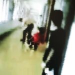 Las denuncias de bullying, como esta grabada con un móvil, han aumentado en los últimos años