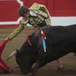 Fernando Rey dirige la embestida del utrero con la diestra
