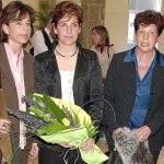 Imagen de 2003 en la que aparecen las hermanas Marisa y Arantxa junto a sus padres)