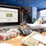 «Aquí trabajaba nuestra compañera», rezan las pantallas de ordenador en la sede de Feaps