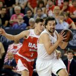 Llull trata de escapar de la defensa de Jou