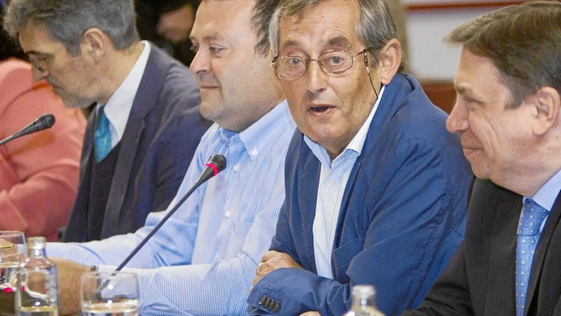 Delibes presidió su primer pleno consciente de que Doñana será siempre «un espacio conflictivo»