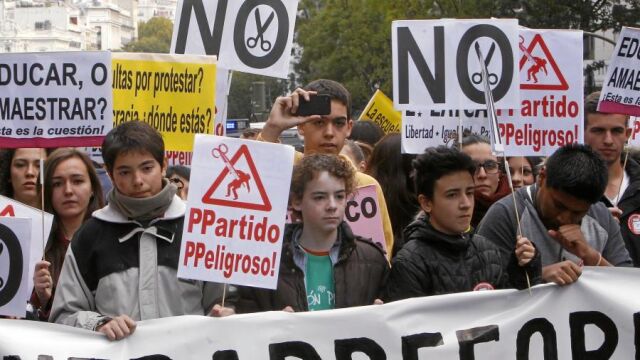 La Lomce se debatió en el Senado en plena huelga y entre protestas en las que participaron menores